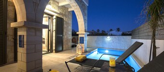 Villa Christy 150 metrin päässä rannasta, jossa on oma uima-allas ja takka