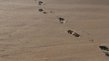 Beach nearby, sun loungers, beach towels