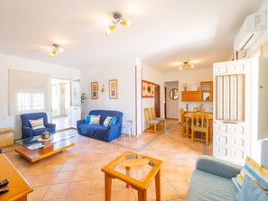 Televisie en een open haard