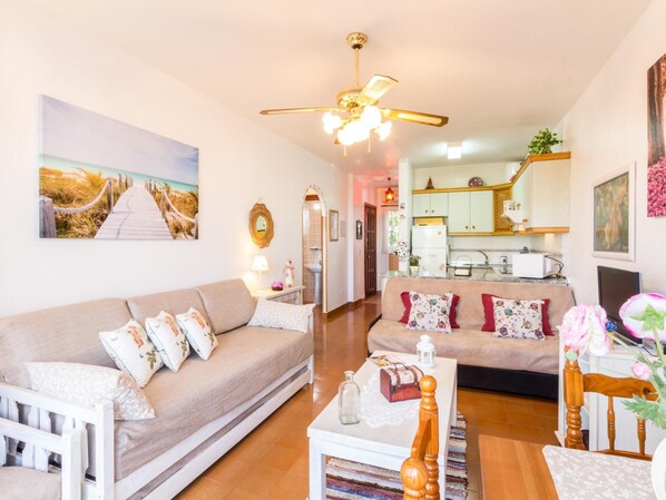 TV - Apto Las Palomas. Apartment next to La Herradura Beach. (La Herradura)
