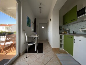 Fridge, microwave, stovetop, coffee/tea maker - Pretty apartment Dodo suitable for 2 people (Krk)
