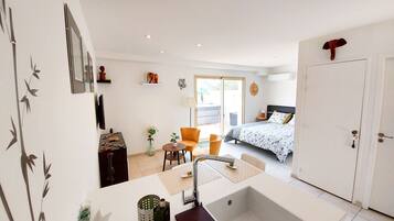 1 chambre, fer et planche à repasser, Wi-Fi gratuit, draps fournis