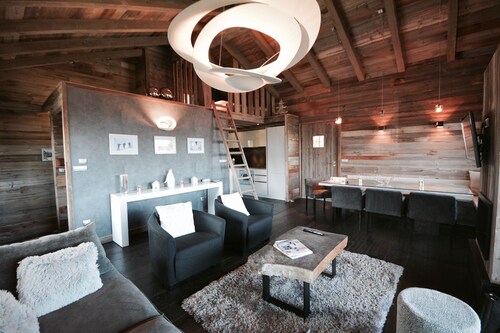 Reine des près-Chalet-Ylellinen-Oma kylpyhuone kylpyammeella-Vuoristonäkymä