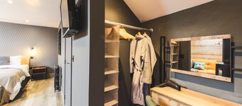 Dog-friendly luxury super-king studio suite