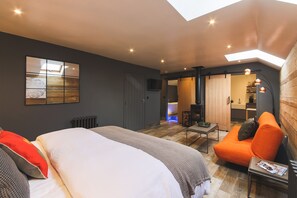 1 habitación, tabla de planchar con plancha, wifi y ropa de cama