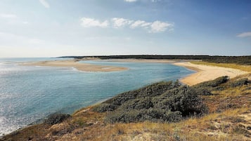 På stranden