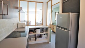 Kaffetrakter/tekoker, kjøleskap, mikrobølgeovn og ovn