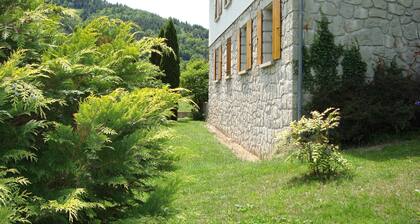 maison calme dans la verdure