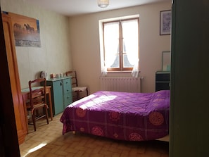 2 chambres, fer et planche à repasser, Wi-Fi gratuit, draps fournis