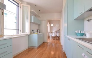 Fridge, microwave, stovetop, dishwasher - Beautiful home in Viareggio with WiFi (Viareggio)