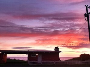 Exterior - Breakers - Ocean Front in downtown Yachats (Yachats)
