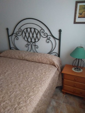 2 Schlafzimmer, BĂŒgeleisen/BĂŒgelbrett, WLAN