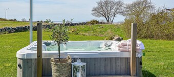 Stunning home in Borgholm with WiFi