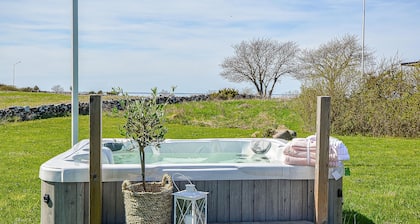 Stunning home in Borgholm with WiFi