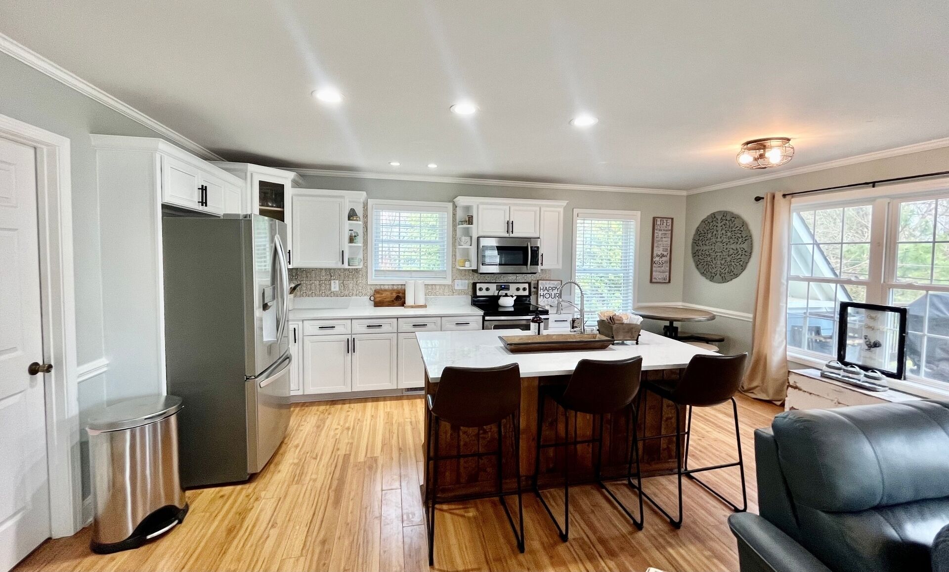 雪櫃、微波爐、焗爐、爐具