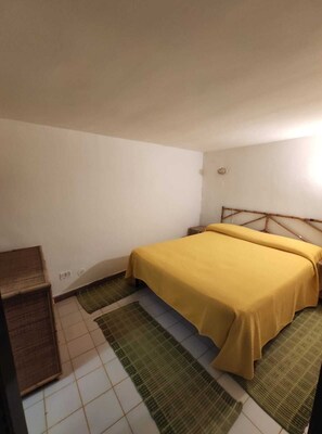 3 bedrooms, desk, iron/ironing board, WiFi