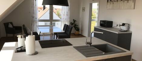 Frigorífic, microones, forn i placa de cuina