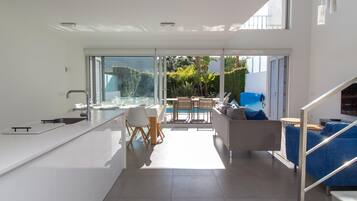 Refrigerador, microondas, horno y lavavajillas