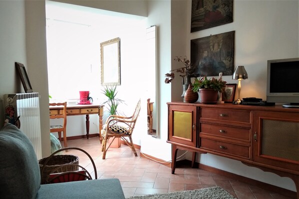TV, books - The little house in Perugia (Perugia)