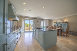 Fridge, microwave, oven, stovetop - Wild Atlantic view, 5000sq ft in West Cork (Glandore)