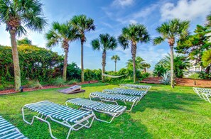 Property grounds - Executive Suite w/ Great Oceanfront View + Official On-Site Rental Privileges (Myrtle Beach)