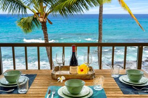 Outdoor dining - Fabulous Top Floor Penthouse with Two Bedroom Suites - Unit 413 (Kailua-Kona)