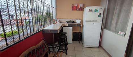 Microwave, paper towels