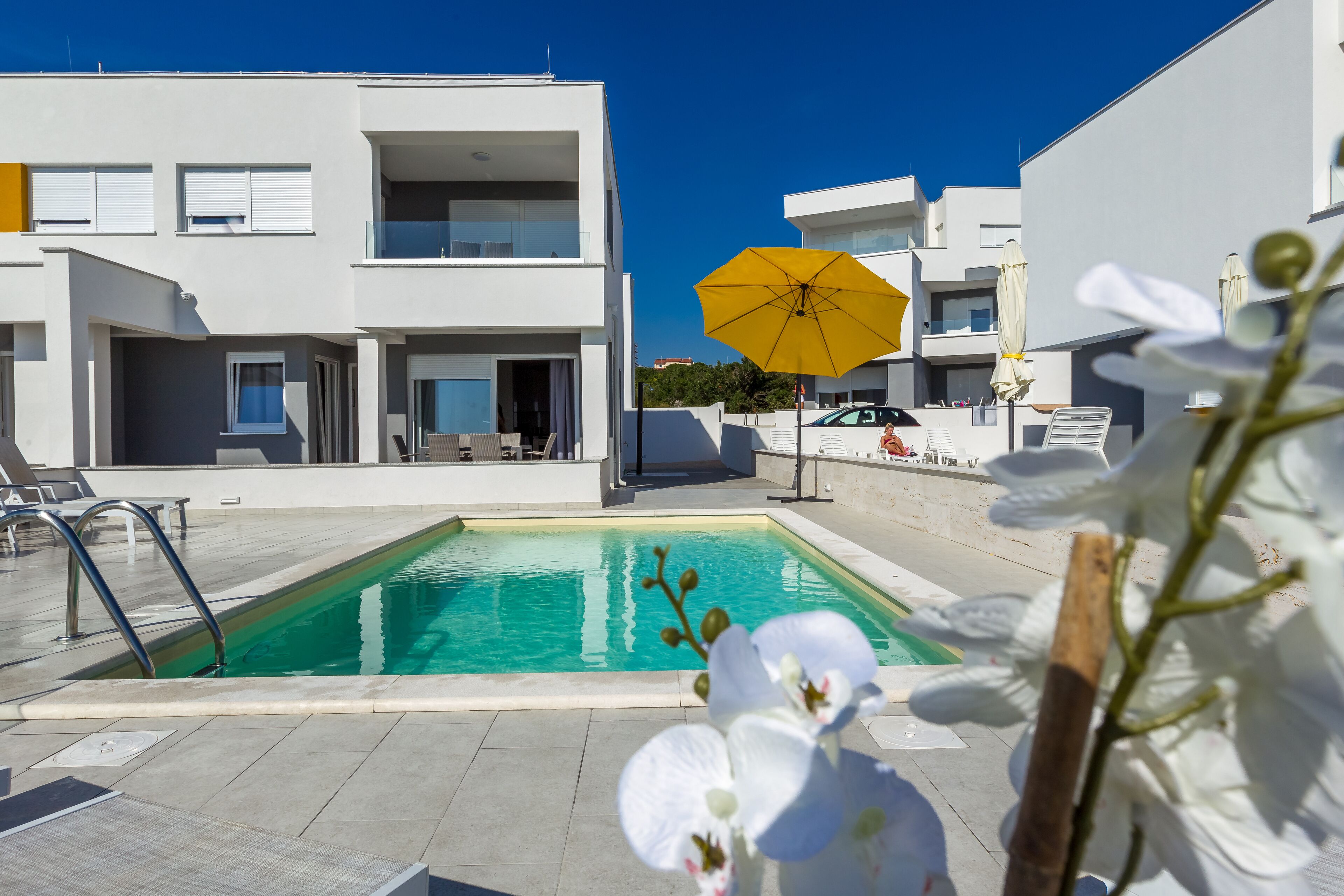 حمّام سباحة خارجي