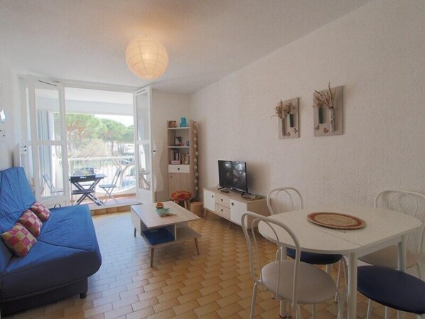 TV - STUDIO WITH PARKING AND TERRACE NESTLED IN A DISTRICT OF LA GRANDE MOTTE (LA GRANDE MOTTE)