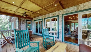 Outdoor dining - High Pond Cottage - within Osseroga Lake Community (Highlands)