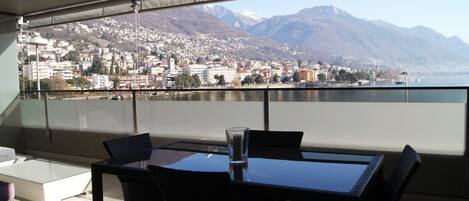 屋外ダイニングエリア