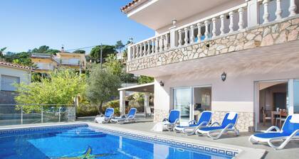 2GAR01 - Bonita casa con piscina privada y unas preciosas vistas al mar situada cerca de la playa