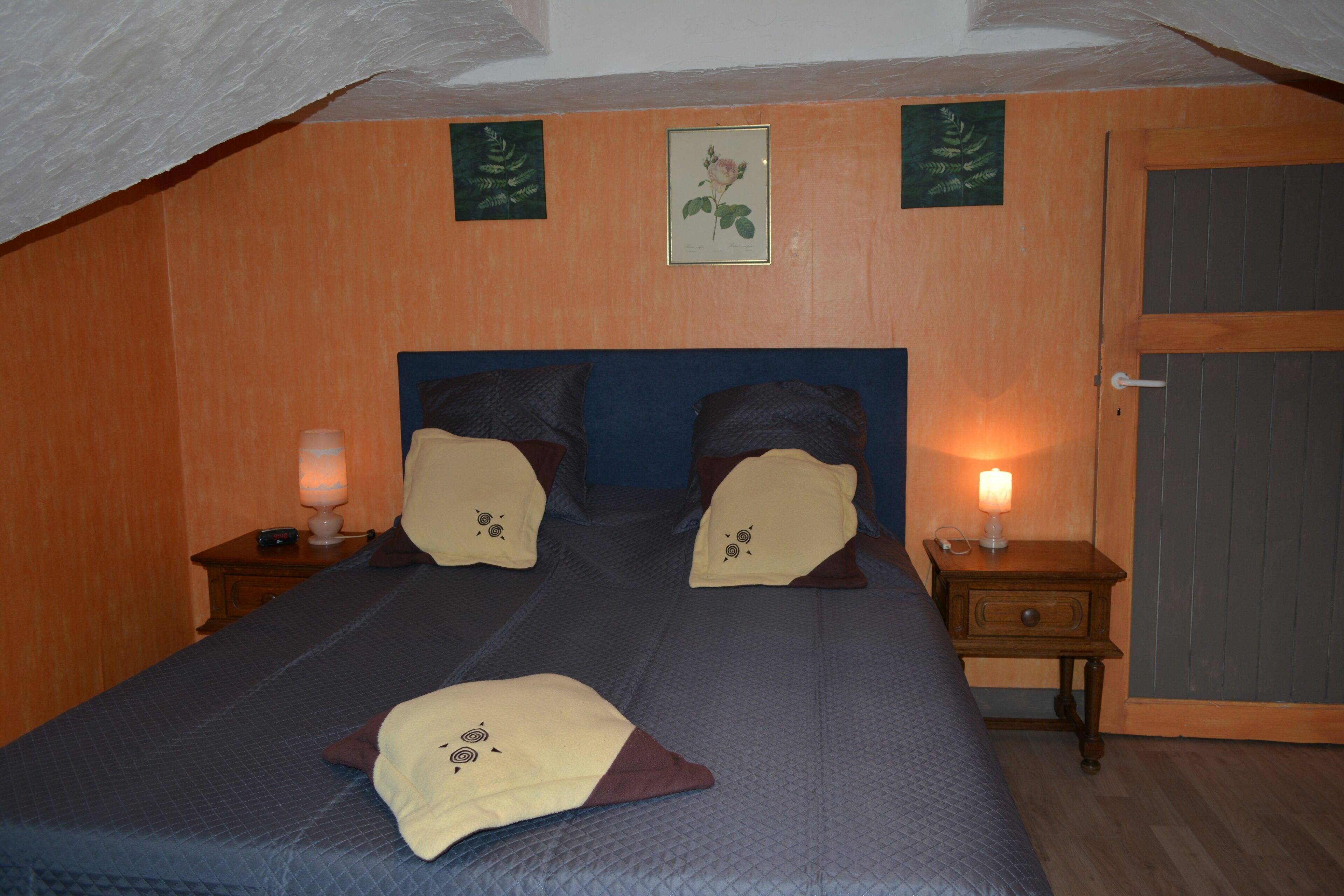 4 室のベッドルーム、デスク、アイロン / アイロン台、WiFi