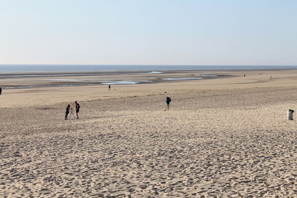 Plage à proximité, chaises longues