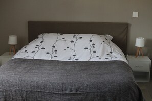 2 chambres, fer et planche à repasser, lit parapluie, Wi-Fi gratuit