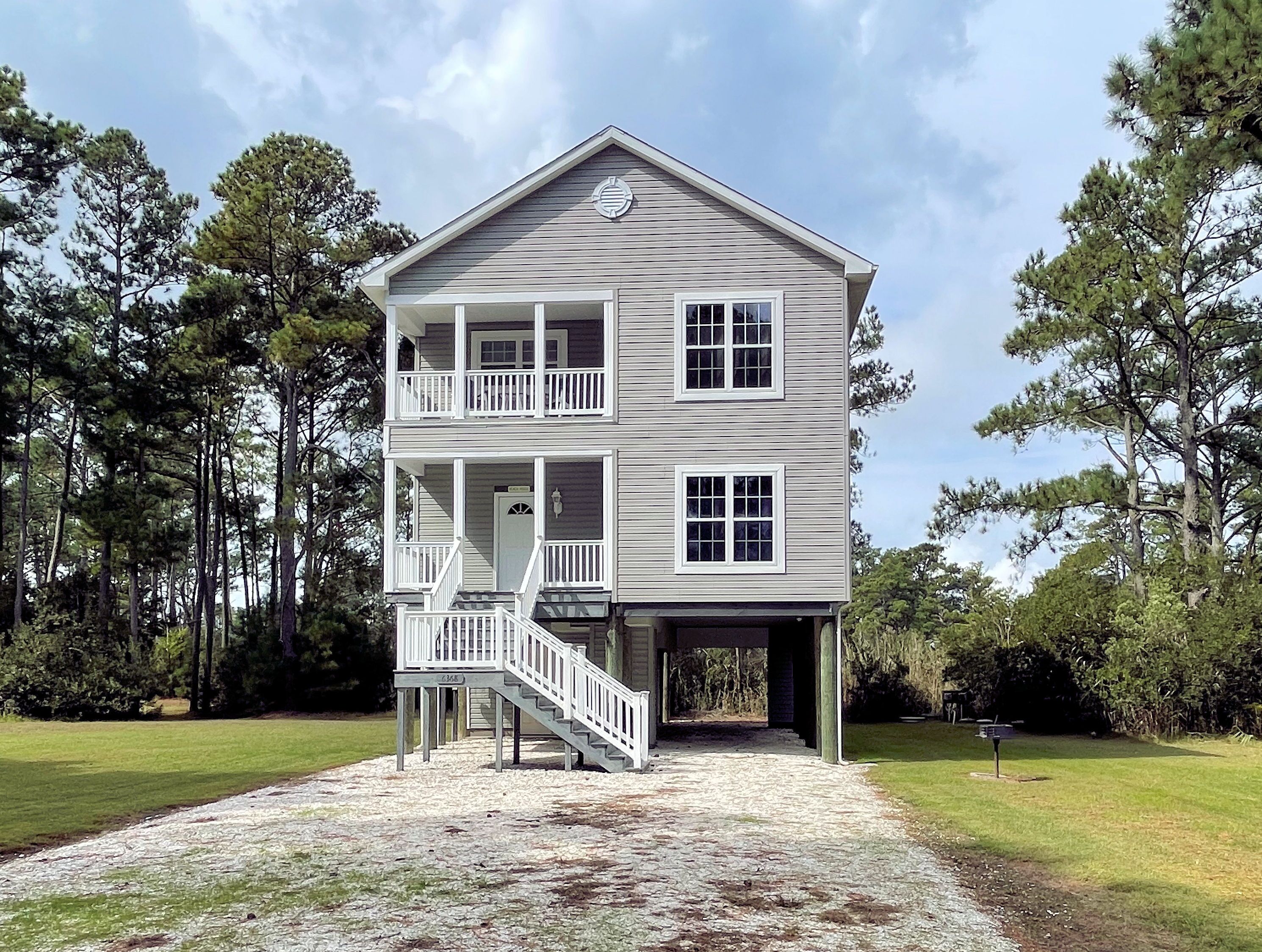 Piney Island Getaway - Lovely 3BR Waterview home in quiet location- SC Porch