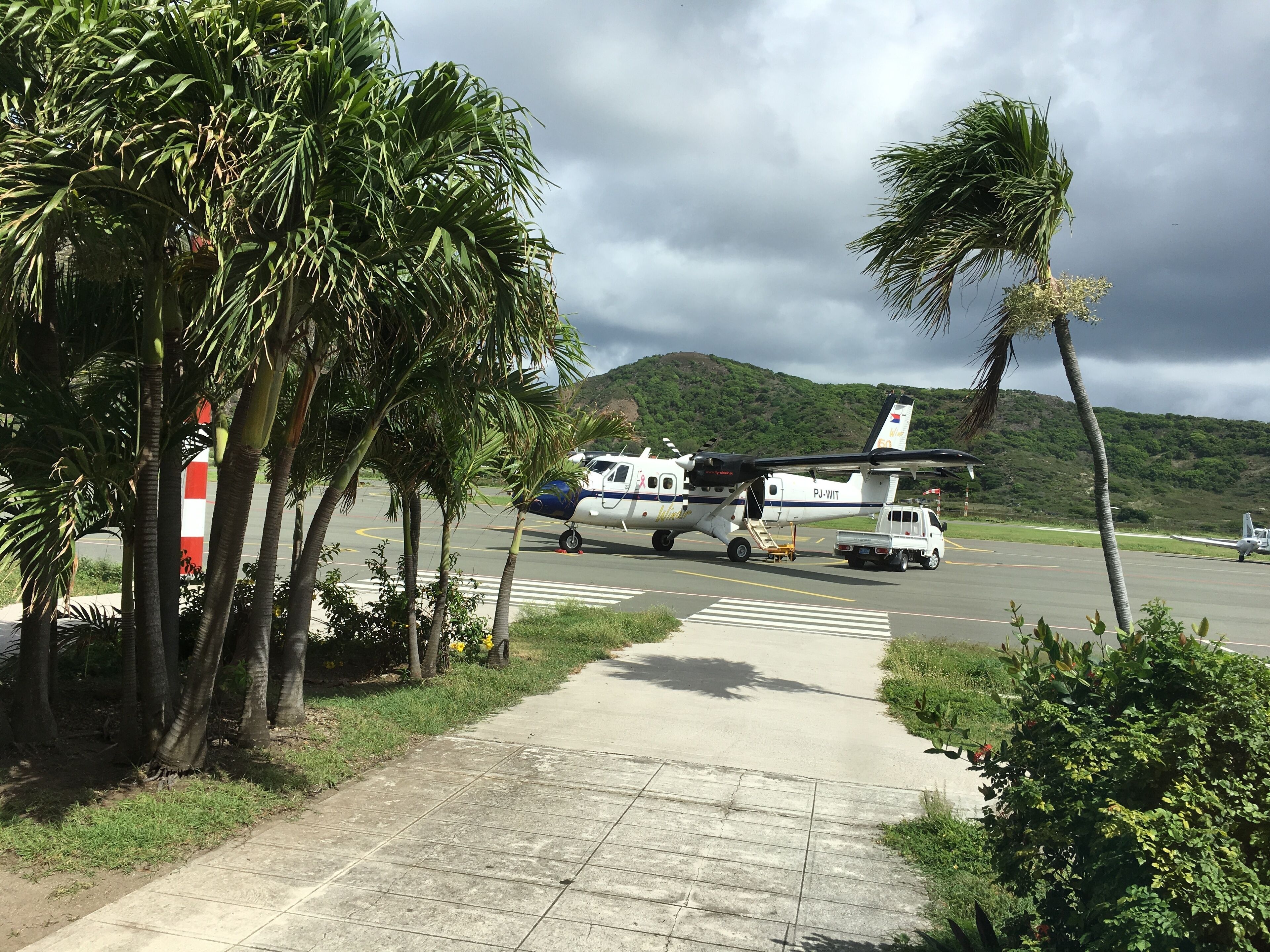 Arriving Statia's FDR Airport (EUX) from St Maarten (SXM) . . .   ahhhh!