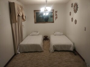 4 habitaciones, tabla de planchar con plancha y wifi gratis 