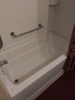 Towels, shampoo, toilet paper - The property has four bedroom two bath (Nashville)