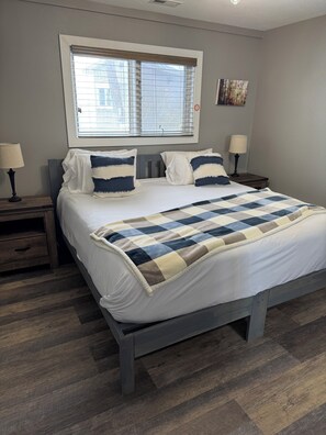 6 bedrooms, desk, iron/ironing board, free WiFi