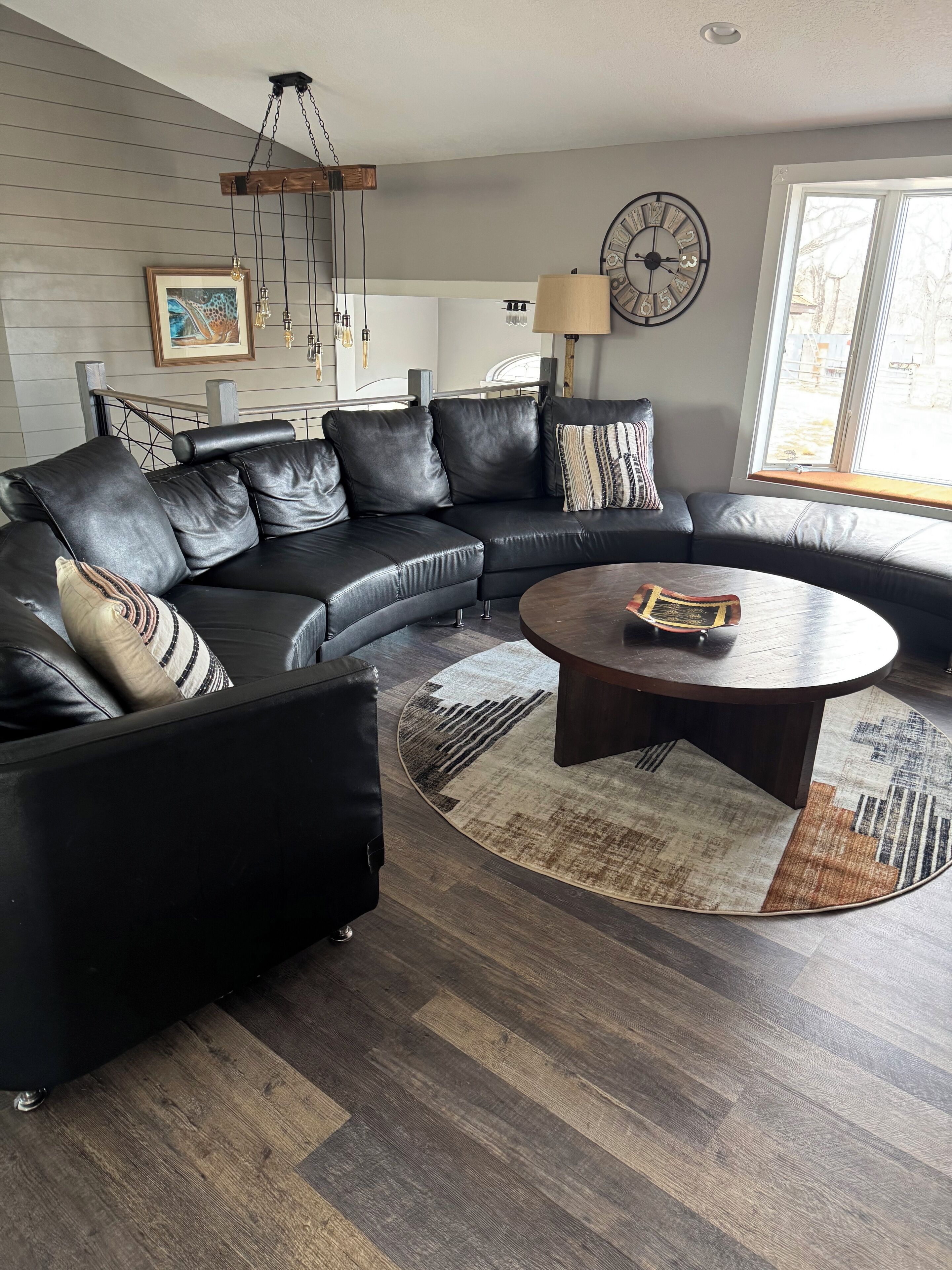 Smart TV, fireplace, table tennis, stereo