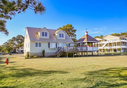Sunrise - Waterfront home ,lg back waterfront deck. NO LINENS