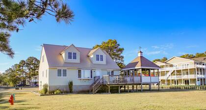 Sunrise - Waterfront home ,lg back waterfront deck. NO LINENS