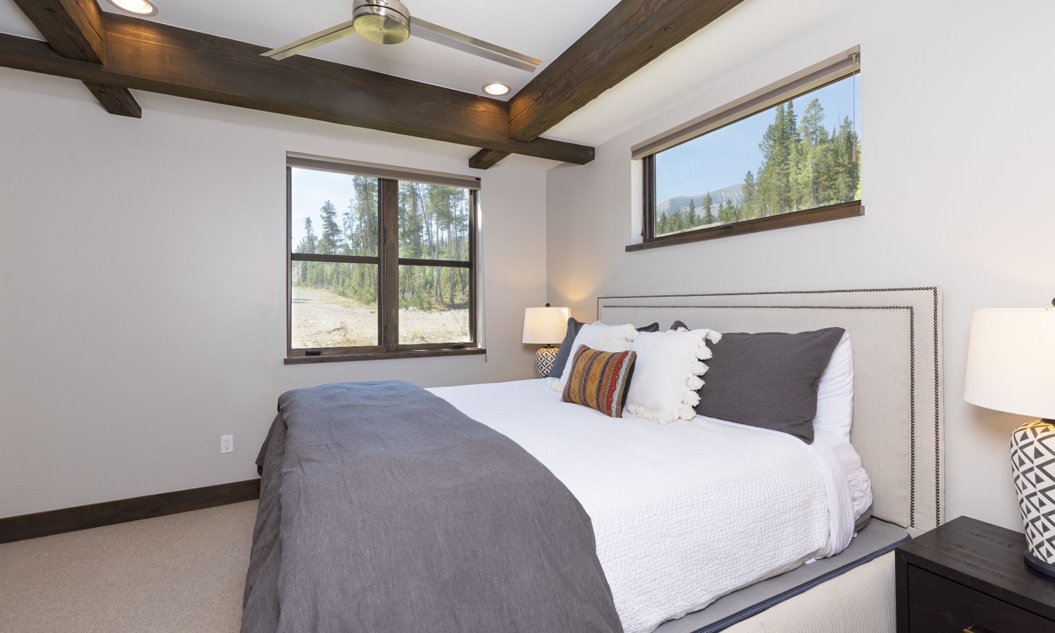 6 室のベッドルーム、アイロン / アイロン台、インターネット、ベッドシーツ