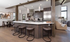 Køleskab, mikrobølgeovn, ovn, opvaskemaskine