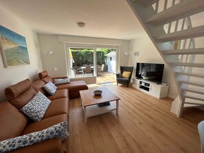 Unclassified image, 2 of 23, button