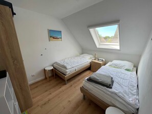3 bedrooms, desk, iron/ironing board, travel crib