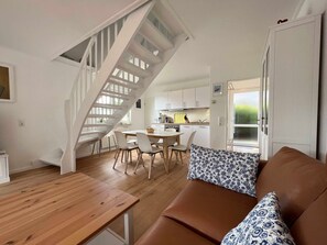 Unclassified image, 4 of 23, button