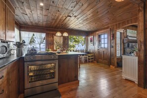 Fridge, microwave, oven, stovetop - 5STAR CLEAN rustic lakefront luxury! We’ll take good care of you!  (Sebago)