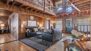 Smart-TV, Kamin, BĂŒcher, Stereoanlage